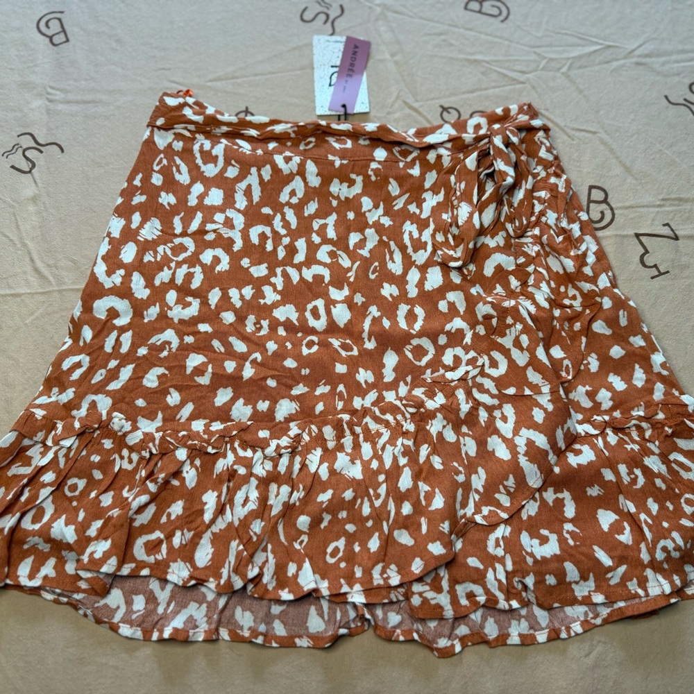 ANDREE BY UNIT Animal Print Mini Skirt in Brown and White